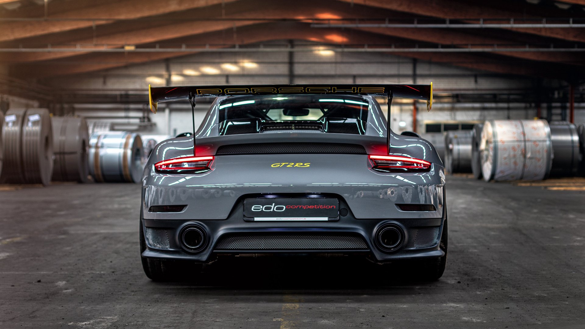 “高原极速：雪山巅峰的生命竞速”，雪山高地