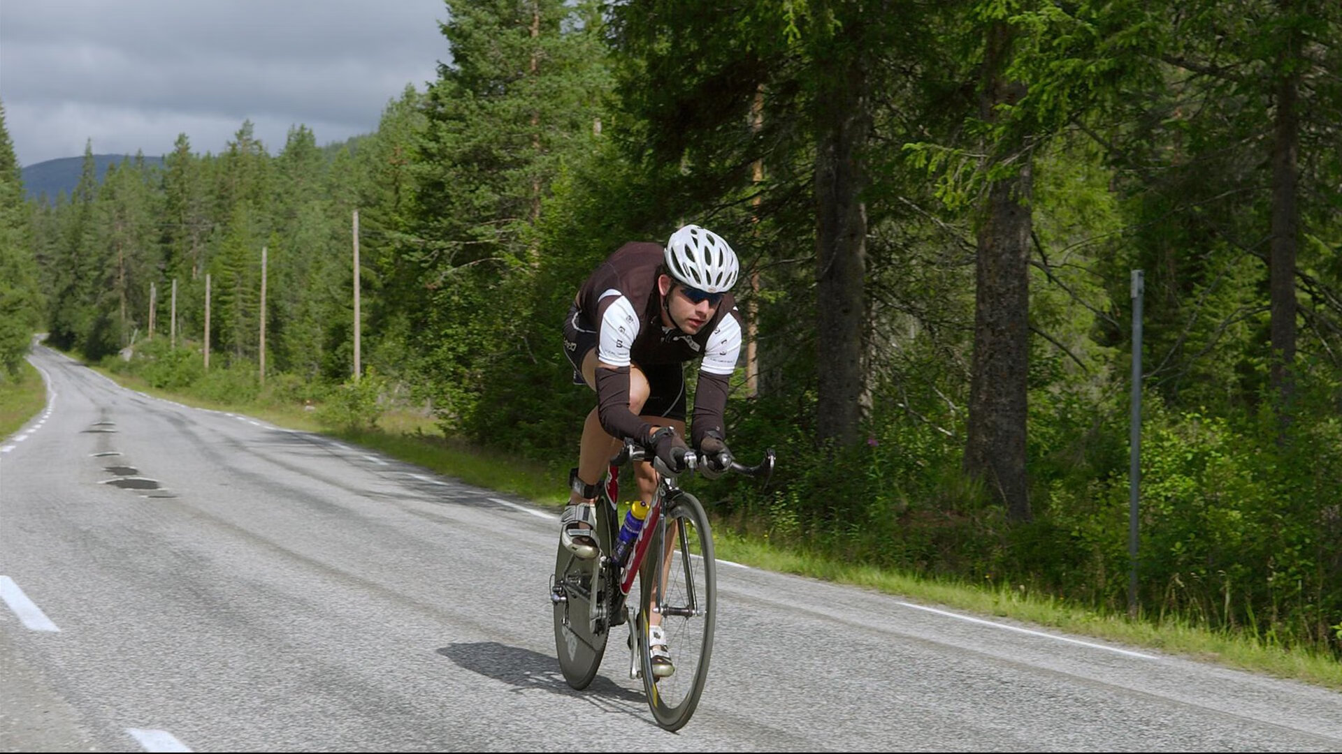 贝尔哈德·福特：全黑队防线的关键，提升球队整体防守能力，贝尔福特拳击